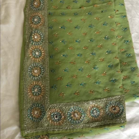 Georgette saree in pistachio green Vintage [firm] - Picture 12 of 15